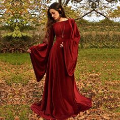 Medieval Red Dress, A Line Evening Dress, Dress Embroidery, Fantasy Dresses, Fantasy Gowns, Medieval Clothing, Medieval Dress, Medieval Fashion, Fantasy Dress