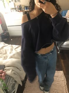 Rolled Jeans Waist, Short People Outfits Aesthetic, Tube Top Outfit Grunge, Off The Shoulder Shirt Outfits, Cottagecore Fits Casual, Tight Long Sleeve Shirt Outfit, Cute Outfits Pants, Grey Top Outfit, Off The Shoulder Top Outfit