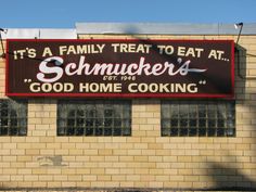 a sign on the side of a building that says it's a family treat to eat at schnuck's good home cooking