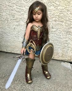 Woman Costume Diy, Costume Diy Kids, Wonder Woman Costume Diy, Wonder Woman Diy, Adult Costumes Diy, Wonder Woman Halloween Costume, Wonder Woman Birthday, Justice League Wonder Woman, Wonder Woman Cosplay