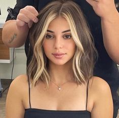 Short Hair With Blonde Money Pieces, Short Brunette Highlights, Brown Hair With Chunky Money Piece, Brown Lob With Money Piece, Blond Money Piece Short Hair, Money Piece Long Bob, Trendy Highlights For Short Hair, Ash Brown Short Hair With Highlights, Bob Hairstyles With Money Pieces