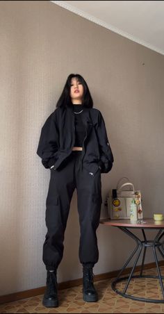 Goth Techwear Outfits, Baggy Party Outfit, Black Cargo Sweatpants Outfit, Outfit Formal Invierno Mujer, Korean Baggy Outfits, Korean Streetstyle, Casual Outfit Summer, Outfits Bonitos, Summer Outfits Casual