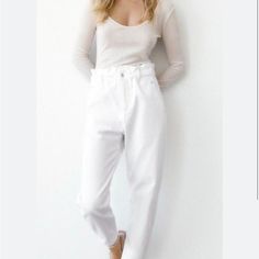 New With Tags Zara White High Waisted Paper Bag Pants.Size 2,This Item Runs Big Paper Bag Jeans, Paper Bag Pants, Bag Jeans, Bag Pants, Zara Jumpsuit, Zara White, Jeans White, Zara Pants, White Paper