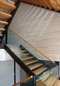 Conjunto Residencial en la Montaña / Rstudio Modern Loft Interior, Wooden Staircase Railing, Staircase Chandelier