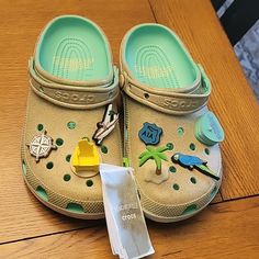 New Crocs Jimmy Buffett Margaritaville Beach Theme Clogs. Sizing Is Women's But Images Show Size Conversion For Men's Sizes. Green Casual Clogs For The Beach, Cheap Plastic Clogs For The Beach, Casual Green Clogs For The Beach, Fun Beach Clogs For Spring, Fun Closed Toe Clogs For The Beach, Fun Beach Clogs For Summer, Fun Closed Toe Beach Clogs, Cute Closed Toe Beach Clogs, Cute Slip-on Clogs For Beach