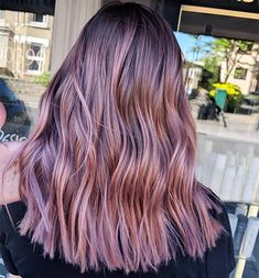 35 Rose Brown Hair Shades That Will Inspire You To Visit The Salon Rose Brown Hair, Rose Highlights, Dusty Pink Hair, Brown Hair Cuts, Champagne Hair, Golden Brown Hair, Brown Hair Shades, Color Streaks, Brown Hair Looks