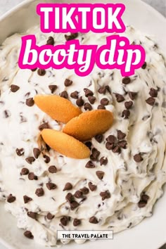 This TIktok booty dip is trending now! Perfect for large groups of parties and family night, you can dip anyhting in this dip like crackers and refreshing fruits! Whip this up with only a few ingredients and in hardly any time at all! Try out this booty dip for your next get-together! Cream Cheese Cracker Dip, Cream Cheese And Marshmallow Fluff, Graham Cracker Dip, Cracker Dip, Sweet Appetizer