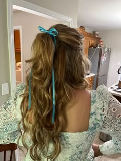 Homecoming Hair With Bow, Hoco Hair With Ribbon, Ribbon Hairstyle Half Up Half Down, Cute Hairstyles With A Ribbon, Homecoming Hairstyles With Bow, Half Up Half Down Pigtails With Ribbon, Blue Bow Hairstyle, Blue Ribbon Hairstyle, Fairwell Hairstyles