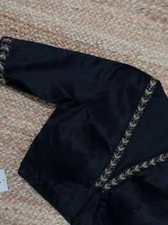 Blouses With Embroidery, Designer Black Blouse Patterns, Black Maggam Work Blouse, Black Silk Blouse Designs, Casual Blouse Designs Simple, Hand Embroidery Blouse Designs Thread, Black Saree Blouse Ideas, Black Aari Work Blouse, Black Blouse Ideas