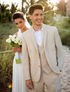 Wedding suit - Summer Color - AlbertoNardoniStore Beach Wedding Groom Attire, Men's Tuxedo Wedding, Beach Products, Beach Wedding Suits, Mens Wedding Suits, Suit Groom, Beige Suits