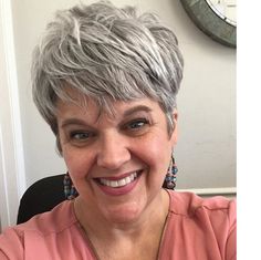 Pixie Grow Out - Embrace The Gray With These 25 Fabulous Hairstyles - It's Rosy Makeup For Older Women, Beautiful Gray Hair, Great Hairstyles, Short Sassy Hair, Going Gray, Unique Hairstyles, Hair Photo, Short Hair Styles Pixie