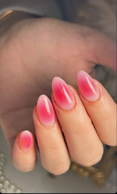 Summer Acrylic Nails Almond Short, Summery Simple Nails, Cute Short Summer Nails Gel, Nails Inspiration Summer Pink, Gel Nails Aura, Cute Short Summer Nails Simple, Cute Summer Nails Almond Short, Almond Nails Designs Summer Pink, Hot Pink Aura Nails