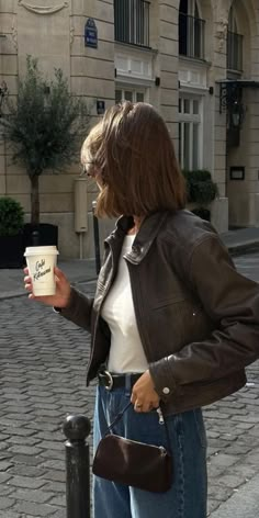 Dark Color Outfits Aesthetic, Amsterdam Outfits, Rainy Day Outfits, Nyc Outfits, Outfit Styling, Day Outfits, Leather Jacket Outfits, Style Inspiration Fall