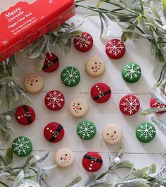 Macaron Christmas, Mini Christmas Cakes, Cold Process Soap Designs, Chocolate Covered Treats, Macaroon Recipes, Xmas Cake