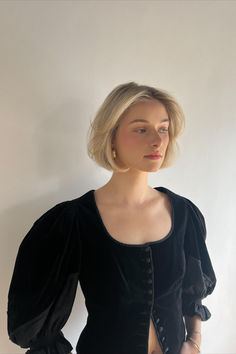 It can be e reworked and tailored to your hair texture, face shape, and lifestyle!

Via @briidgetbrown on Instagram! French Girl Bob, Bridget Brown, Growing Your Hair Out, French Bob, Instagram 2023, Super Short Hair