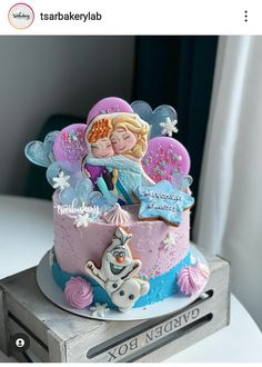 there is a cake that looks like it has been decorated with princesses on it