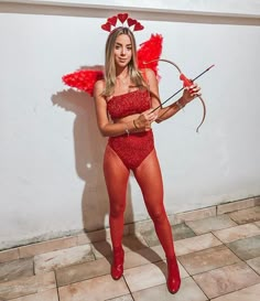 Vai uma flechinha do amor ai? 🏹❤O quanto eu to apaixonada por essa fantasia...... nem sei, só sentir 🥰 Vocês curtiram? Mais amor 🙏🏼… Halloween Costume Teenage Girl, Red Halloween Costumes, Halloween Costumes Ideas For Women, Halloween Costume Group, Cupid Costume