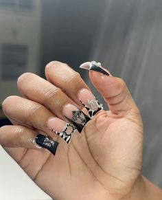 Dunk nails black and white with design, hello kitty,cross, initial letter Nails Black And White, Girls Nail Designs, Cheetah Nails, Tooth Gems, Girl Nails, Glamour Nails, Colored Acrylic Nails, Leopard Nails