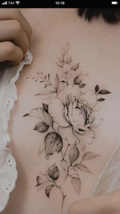 Sternum Piece, Fineline Tattoo Ideas, Mastectomy Tattoo, Fineline Tattoo, Special Tattoos, D Tattoo, Geniale Tattoos