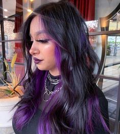 Black and purple hair is one cool combination every brave woman craves for. Check our list to find the best match for your hair. Purple Ombre Hair, Creative Hair Color, Purple Highlights