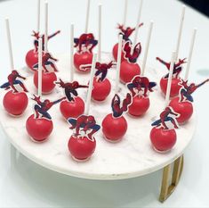 Spider man themed cake pops Spiderman Desserts, Spider Man Marshmallow Pops, Spider Man Cake Pops, Spider Man Cakepop, Spider Man Breakable Heart, Spiderman Sweets Table