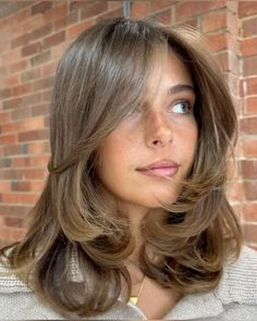 Mousy Brown Hair, Rambut Brunette, Brown Hair Looks, Brown Hair Inspo, Brunette Hair With Highlights, Short Brown Hair