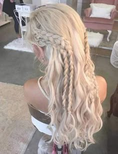 Long White Hairstyles For Women, Hunger Games Inspired Hairstyles, Valyrian Hairstyle, Targeryan Hair, Avatar Hairstyles Pandora, Cute Hairstyles Prom, Navi Hairstyles, Braided White Hair, Got Hairstyles