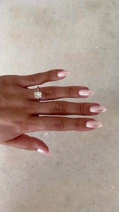 Pink nails inspo 2024.  for the spring and summer nails.  showing minimalism and aesthetics. Nails That Make You Look Tan, Halle Sandberg Nails, Crome Nails Almond Short, Light Pink Chrome Nails Almond, Summery Nails 2024, Clean Summer Nails, Nails For Mexico Vacation, French Tip Dip Nails, Classic Summer Nails