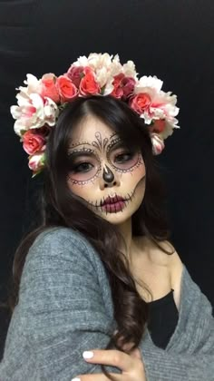 Coco Skeleton Makeup, Katrina Outfits Halloween, Day Of The Dead Makeup With Jewels, Day Of The Dead Makeup Ideas, Mexican Skeleton Costume, Dia Los Muertos Costume, Mexican Skeleton Makeup, Catrina Hairstyle, Catrina Makeup Half Face