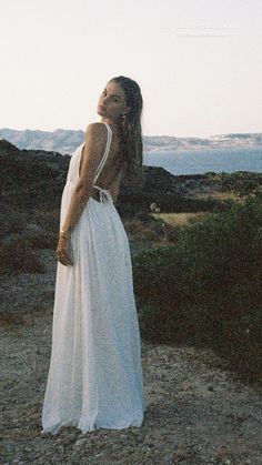 Beach Dress Photoshoot, White Long Dress Summer, Beach White Dress, Summer Poses, Beach Pics, White Beach, Beach Swimwear, Beach Photoshoot, White Dress Summer