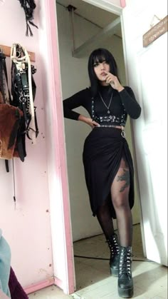 Goth Gifts, How To Impress, Goth Outfit, Fest Outfits, Alt Outfits, Rock Outfit, Dark Outfits, Goth Girl, Rock Punk