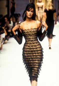 maria on Twitter: "yasmeen ghauri for herve leger spring summer 1996… " 00s Mode, Yasmeen Ghauri, Fashion Reference, 90s Runway Fashion, Runway Fashion Couture, Vintage Runway, Fashion Things, 90s Supermodels