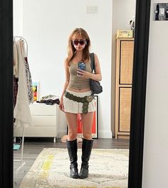 Mini Skirt And Belt Outfit, Chunky Belt Y2k, Y2k Outfits With Belts, Mini Skirt With Belt Outfit, Chunky Belt Outfits Y2k, Long Boots Outfit Summer, Knee Boots Outfit Summer, Chunky Belt Outfits, Black Long Boots Outfit