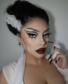 Bride Of Frankenstein Halloween Costume, Frankenstein Halloween Makeup, Halloween Inspired Makeup, Fun Halloween Makeup, Makeup Yeux, Bride Of Frankenstein Makeup, Frankenstein Makeup, Bride Of Frankenstein Halloween, Bride Of Frankenstein Costume