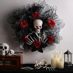 Cheap Halloween Party, Rosé Halloween, Mesh Garland, Haunted Mansion Halloween, Red Rose Wreath, Halloween Door Wreaths, Halloween Mesh Wreaths, Spooky Wreath, Door Hanging Decorations