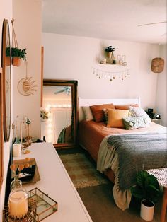 boho bedroom, dorm room inspo, urban outfitters decor Dorm Room Inspiration, Dekorasi Kamar Tidur, Casa Vintage, Redecorate Bedroom, Room Makeover Bedroom, Winter Home Decor, Apartment Inspiration, Room Inspiration Bedroom, Room Ideas Bedroom