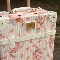 Personalized Pink Floral Suitcase for Women Luggage Set With - Etsy Luggage Sets For Women, Suitcase Makeover, Suitcase For Women, Vtuber Room, First Time Flying, Pink Suitcase, Cute Suitcases, Luxury Luggage, Doll Things