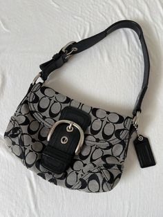 Coach Soho Bag, Dream Style, Cute Bracelets, Cute Bags, Coach Dinky Crossbody, Soho, Jewelry Accessories, Fashion Inspo, Purse