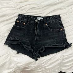 Black Shorts Jeans, Outfits With Black Shorts, Black Denim Shorts Outfit, Black Jean Shorts Outfit, Black Ripped Shorts, Jean Shorts Black, Black Leggings Outfit, Ripped Jean Shorts, Black Jean Shorts