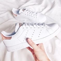 Sneakers Adidas Women, Basket Adidas, Rose Gold Adidas, Adidas White Sneakers, Nike Sneakers Outfit, Sport Shoe, Adidas Sneakers Women, Sneakers Adidas