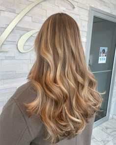 Caramel Blonde Lowlights, Hair Color Ideas Golden Brown, Honey Medium Blonde Hair, Highlights For Caramel Hair, Peanut Butter Blonde Hair, Dark Honey Blonde Highlights, Neutral Honey Blonde Hair, Blonde Balayage Golden Honey, Highlights For Golden Blonde Hair