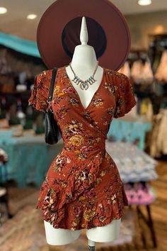 Flower Print Fabric, Cowgirl Dresses, Casual Wear Dress, Peaky Blinders, Amelie, V Neck Dress, Print Fabric, Flower Print, Ruffle Dress