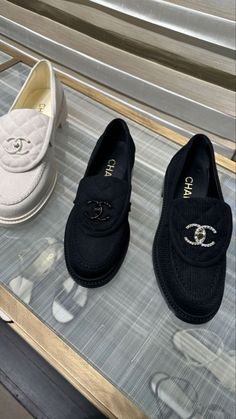 Chanel Bag And Shoes Set, Black Loafers Chanel, Chanel Shoes Black, Classy Heels, Pretty Sneakers, Heels Classy, Nyc Life, Fashion Girl, Luxury Accessories