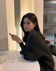 Michelle Heard, Hairstyle Girl, Lee Ann, Messy Buns, Girl Trends, Beauty Standards, Korean Hairstyle, Korean Beauty, Ulzzang Girl