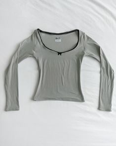 * All preorders for this item ship within 1-2 weeks! Handmade gray long sleeve top Super soft and stretchy Sweetheart neckline Double layered front bodice for extra coverage and shape Model is wearing a size S Free U.S. shipping! Clothes On Sale, Tops For Women 2024, Sewing Thrifted Clothes, Different Styles Fashion List, Long Sleeve Tight Shirt, Corset Top Long Sleeve, Tops With Long Sleeves, Cute Long Sleeve Tops, Corset Long Sleeve Top