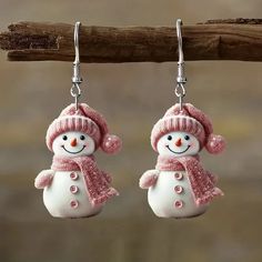 Spread Holiday Cheer With These Charming Snowman Earrings! Featuring A Playful Design With Soft Pink Accents, These Lightweight Earrings Are Perfect For Adding A Festive Touch To Your Winter Outfits. Arts And Crafts For Adults, Diy Earrings Polymer Clay, Winter Earrings, Pink Christmas Decorations, Pink Decor, Cute Snowman, Elegant Christmas, Christmas Jewelry, Color Rosa