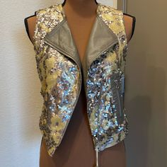 Pianura Studio. Vintage Sequin Vest. Xs-S Fit. Working Zipper. Super Fun And Cute. Fitted. Sequin Vest, Velvet Tees, Linen Tunic Tops, Pocket Tee Shirts, Scoop Neck Blouses, Printed Sleeveless Blouse, Cold Shoulder Long Sleeve, Linen Tunic, Knit Tunic