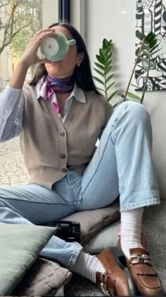 Pianist Outfits Women, Danish Outfit, Foulard Outfit, Breakfast Outfit Ideas, Outfit Layering Ideas, Uni Ootd, Writer Style, Sweater Vest Outfit Women, Spain Fits