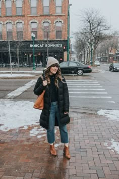 Easy Monochromatic Outfit, Patagonia Winter Outfit, Patagonia Parka Outfit, Puffer Parka Outfit, Curvy Fall Outfits Casual, Winter Midsize Outfits, Winter Parka Outfit, Parka Outfits, Midsize Winter Outfits