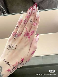 Tatuaje Hello Kitty, Girly Hand Tattoos, 42 Tattoo, Pretty Tattoos For Women, Small Hand Tattoos